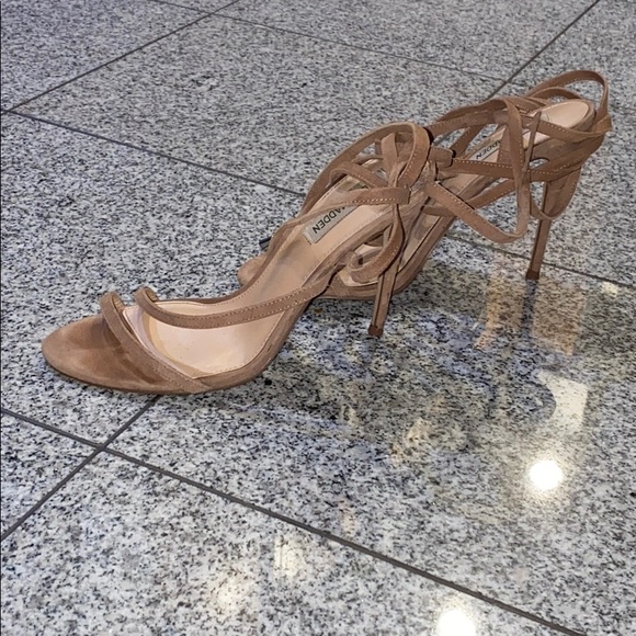 Steve Madden 3” tan suede leather open toed sandal - Picture 4 of 9